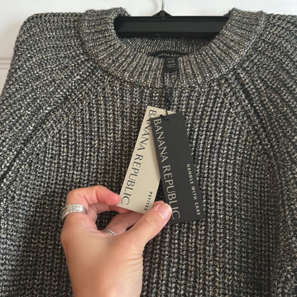 Banana Republic Long Sleeve Sweater - Picture 4 of 6